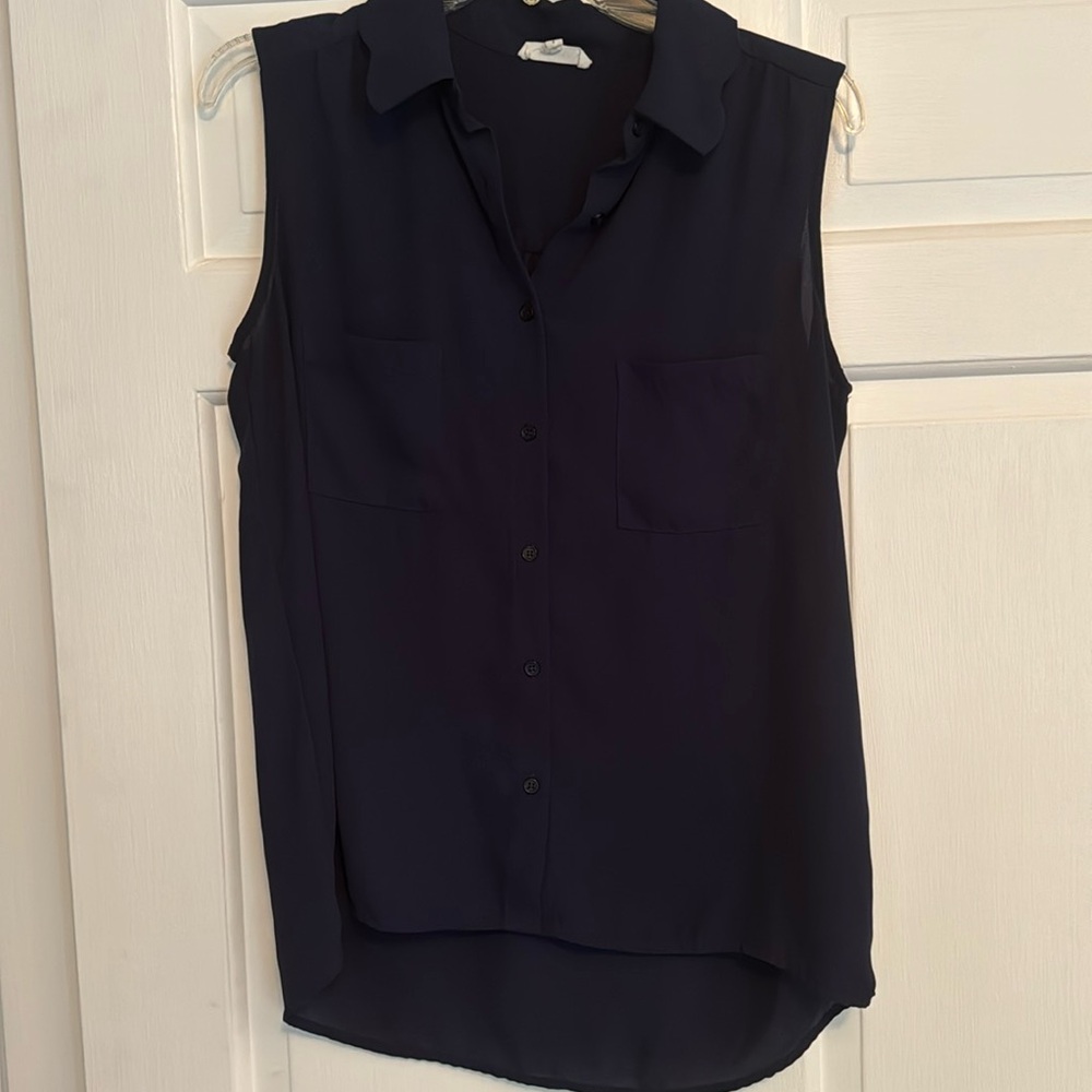 Navy blue sleeveless Pleione blouse